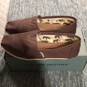 New Tom’s Canvas Size 7 1/2 Ash Color